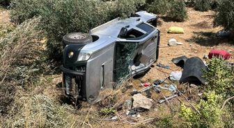 Tarsus'ta Pikap Şarampole Yuvarlandı: Baba Oğul Yaralandı