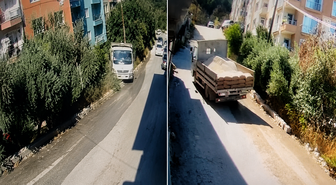 Hatay'da kamyon bahçeye uçtu: 10 çocuk annesi can verdi