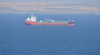 Çanakkale'de Tankerin Bacasında Çıkan Yangın Söndürüldü