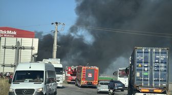 Gebze'de geri dönüşüm deposunda yangın