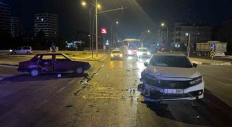 Karaman'da Kavşakta Çarpışma: 2 Yaralı