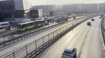 D-100'de Otomobil-İETT Otobüsü Kazası: Yaralılar Var