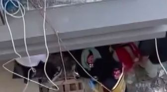 Küçükçekmece'de İşçi İnşaattan Düştü: Ağır Yaralı