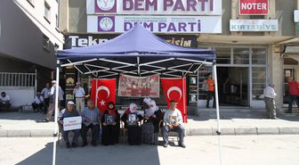 Muş'ta PKK'ya Tepki: Aileler DEM Parti Önünde