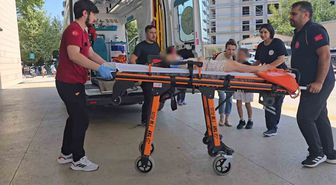 İnegöl'de Motosiklet-Otomobil Çarpıştı: 3 Yaralı