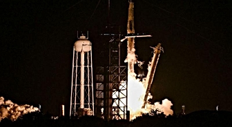 SpaceX Roket Parçası Ay'a Çarpacak