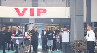Salah Trabzon'da Coşkuyla Karşılandı: 'Takıma Katılmayı Sabırsızlıkla Bekliyorum'