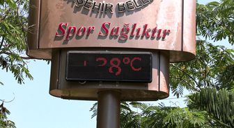 Adana'da Bunaltıcı Sıcaklar: Termometreler 38 Dereceyi Gösterdi