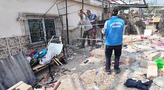 Akdeniz ilçesinde yeşil alanı işgal eden demir korkuluklar söküldü