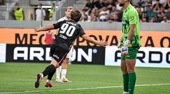 Beşiktaş 10 kişi kalmasına rağmen kazanmasını bildi