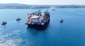 Dünyanın En Büyük 3. Vinç Gemisi 'Saipem 7000' İstanbul Boğazı'nda