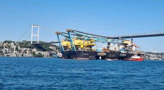 Dev Gemi Saipem 7000 Boğaz'dan Geçti