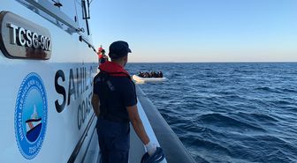 Çeşme açıklarında 16 göçmen kurtarıldı