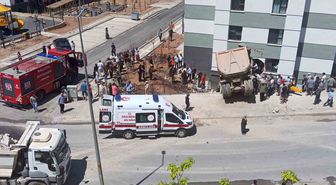 Malatya'da kamyon eve girdi: Sürücü yaralandı