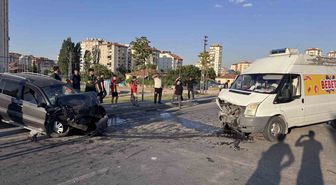 Kayseri'de Kafa Kafaya Çarpışma: 2 Yaralı