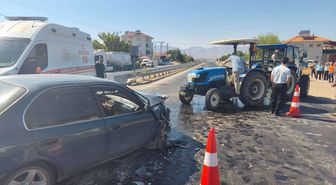 Malatya'da Traktör ile Otomobil Çarpıştı: 3 Yaralı