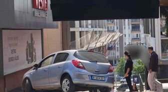 Navigasyon şaşırttı, otomobil merdivenlere çıktı
