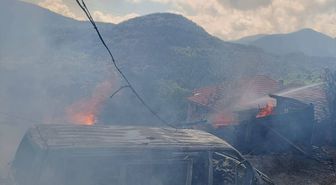 Komşu kavgası kanlı bitti: 1 ölü, 2 yaralı, ev ve araç ateşe verildi