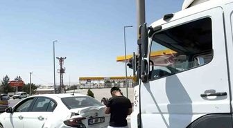 Siirt'te Tır Otomobile Arkadan Çarptı: Maddi Hasar