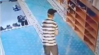Sultangazi'de Maskeli Hırsız Camilerden Ayakkabı Çaldı