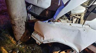 Susurluk'ta Tek Taraflı Kaza: Sürücü Sıkıştığı Araçtan Kurtarıldı