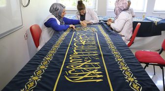 Diyarbakır'da 3'üncü Selim'in türbe örtüsü ilmek ilmek işleniyor