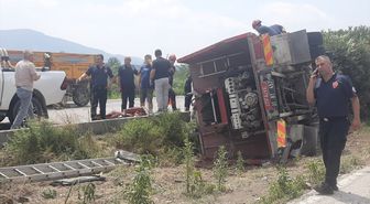 Adana'da itfaiye aracı devrildi: 3 yaralı