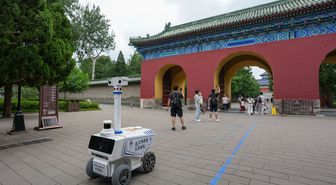 Beijing'deki Parklarda Robotlar Göreve Başladı
