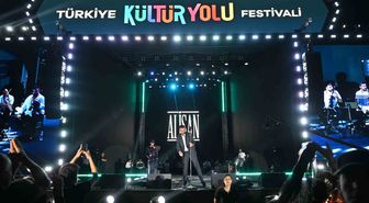 Alişan, Nevşehir Kültür Yolu Festivali'nde coşkulu bir konser verdi