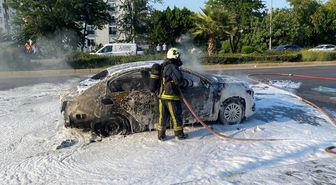 Serik'te Seyir Halindeki Otomobil Alev Aldı: 4 Yaralı