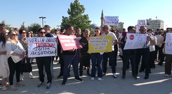 Sivas'ta Öğretmenler Maaşları İçin Meydanda: 5 Aydır Ödeme Yok