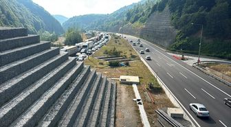 Bolu Dağı Tüneli'nde Araç Yangını: Yol Tekrar Ulaşıma Açıldı