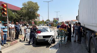 Manisa'da Tır ile Otomobil Çarpıştı: 1 Yaralı