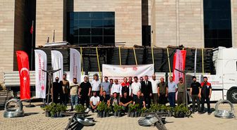 Uludere'de üreticilere kıtılnefs üzümü fidanı ve ekipman dağıtıldı