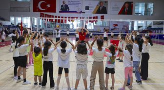 Hakkari'de Spor Okulları Çocuklara Yaz Tatilini Dolduruyor