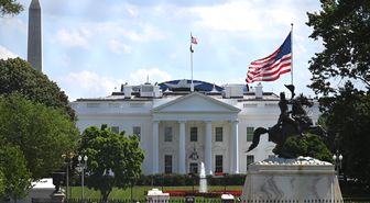 Trump, polisilikon ithalatına asgari fiyat ve yüzde 15 gümrük vergisi getiren kararnameyi imzaladı