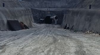 Adana'da içme suyu projesinde göçük: İşçiler toprak altında