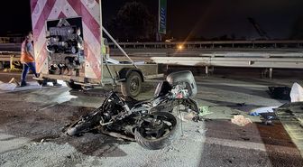 Otoyolda Motosiklet Römorka Çarptı: Sürücü Hayatını Kaybetti