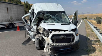 Ankara'da servis aracı tıra çarptı: 7 yaralı