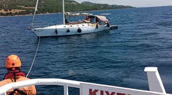 Çanakkale'de sürüklenen tekne kurtarıldı