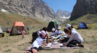 Hakkari'de Doğayla Büyüyen Aileler Kampı