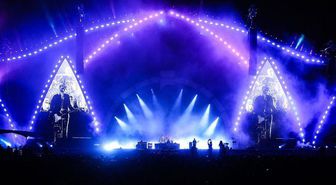 Dolu Kadehi Ters Tut ile mor ve ötesi, İstanbul Festivali’nde rock rüzgârı estirdi