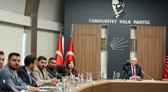 Kılıçdaroğlu, Gençlik Kolları Başkanı Berfin Karan ve MYK Üyeleriyle Bir Araya Geldi