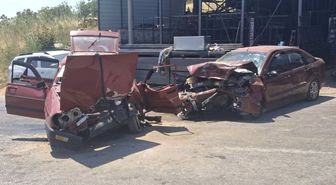 Gediz'de İki Otomobil Çarpıştı: 1 Ölü, 1 Yaralı