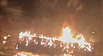 İstanbul'da Tırda Saman Balyası Yangını
