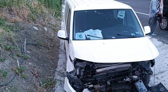 Adıyaman'da Menfeze Çarpan Araç Sürücüsü Yaralandı