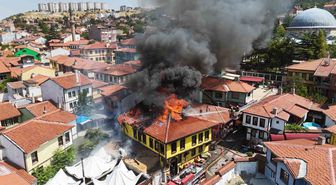 Odunpazarı'nda tarihi evde yangın: 2 yaralı