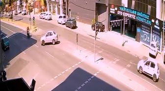 Avcılar'da yasak U dönüşü kazaya neden oldu: Motosikletli ağır yaralandı