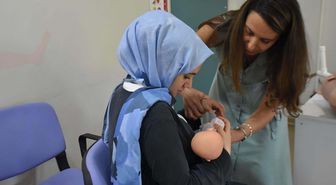 Buca Seyfi Demirsoy'da Dünya Emzirme Haftası Etkinliği: 'Anne Sütü Bebeğin İlk Aşısı'