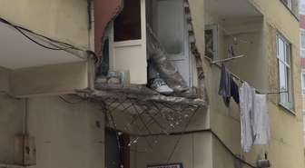 Güngören'de balkon çökmesi: Bina tahliye edildi